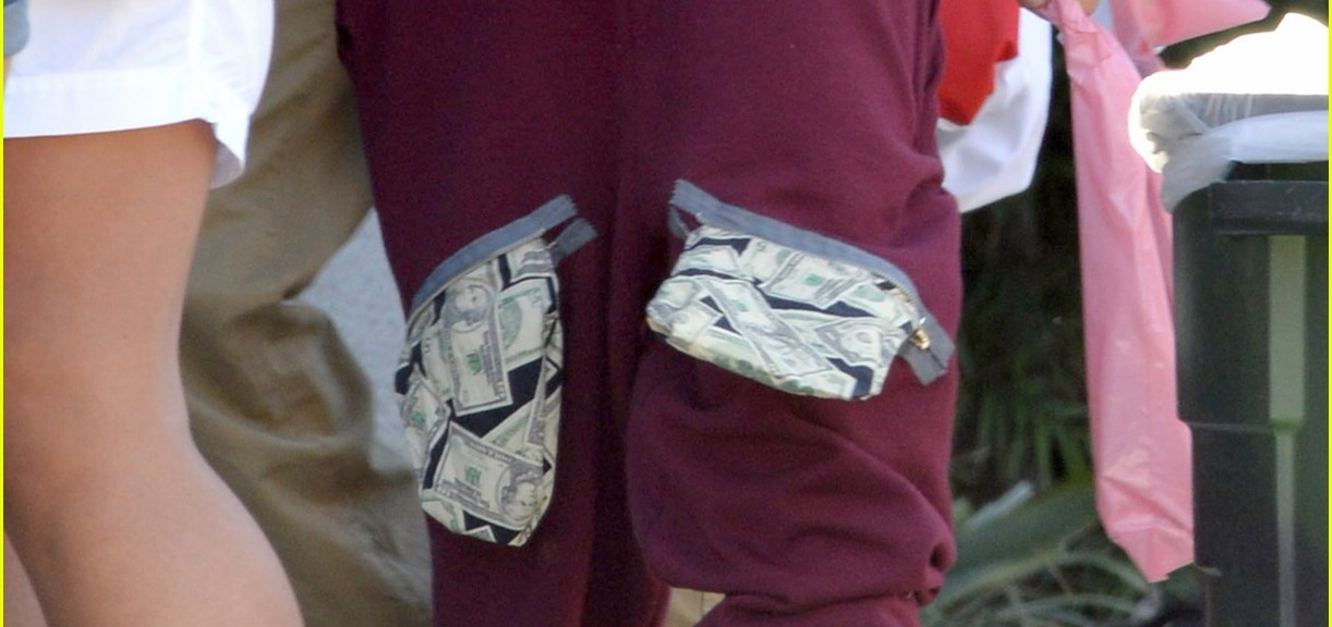 Justin Para Saçıyor