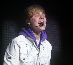 Justin Bieber – Pray-Never Say Never live performance