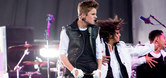 Justin Sevgisi İzdihama Yol Açtı