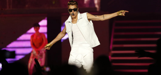 Dubai Konserinde Bir Anda Ortalık Karıştı – Sahneye atlayan hayranı Bieber’a zor anlar yaşattı