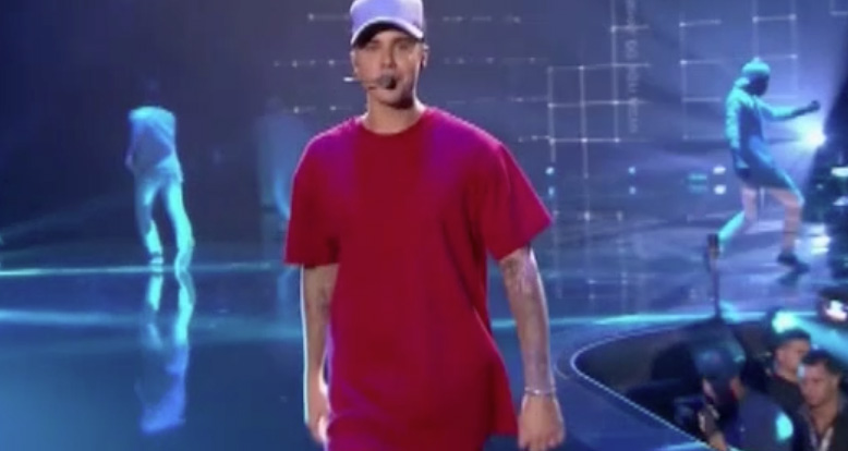 Justin Bieber – What Do You Mean (Perform at MTV-EMA)
