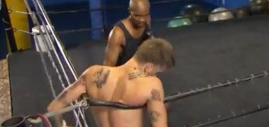 Justin Bieber Boks Dersinde Dayak Yerse – Conan O'Brien yine yaptı yapacağını