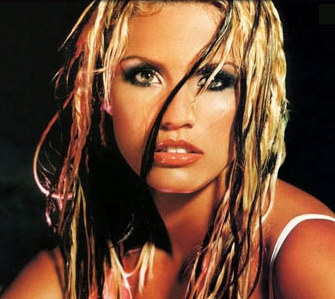 Eski kocasının ismini nasıl kapattı?