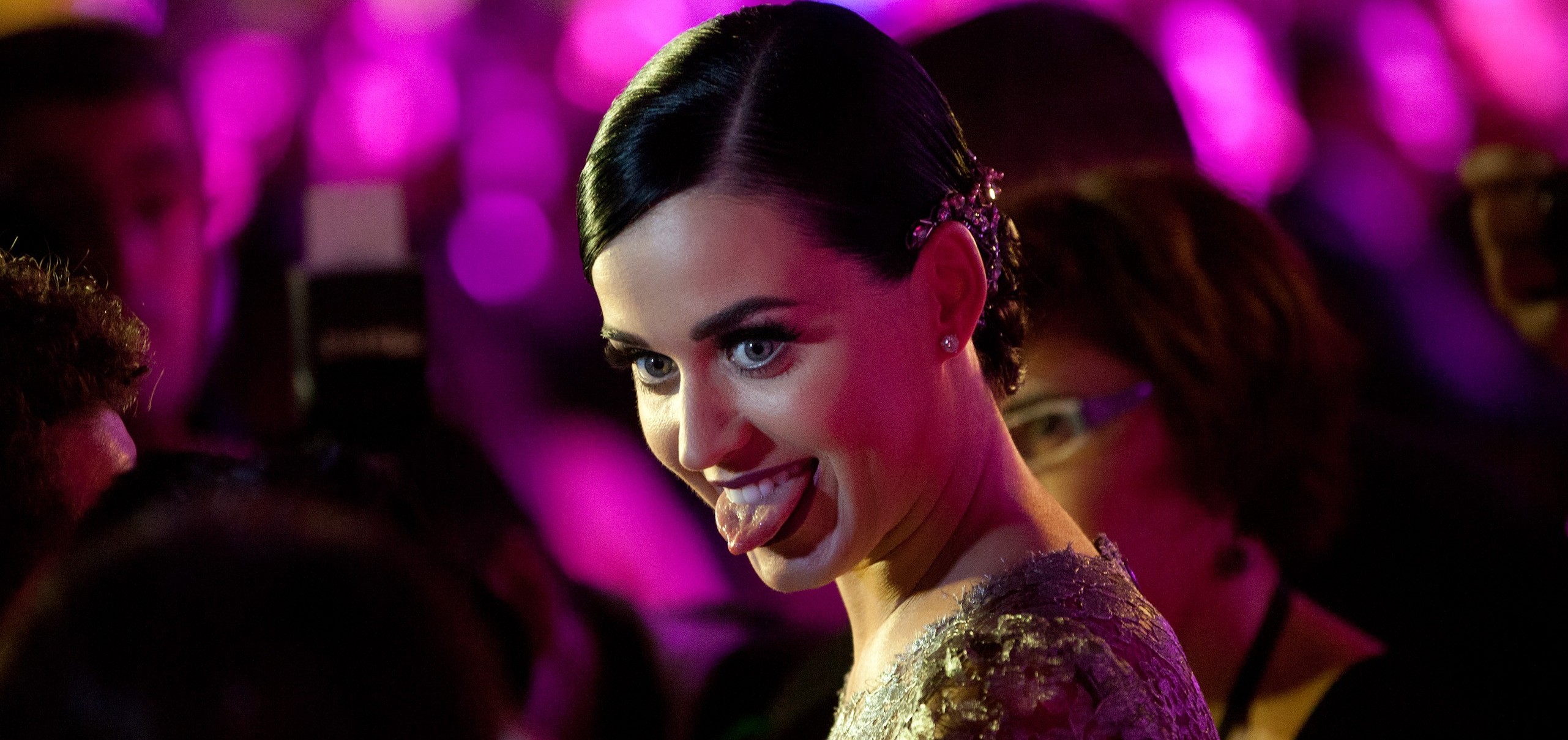 Katy Perry Brezilya'da Güzelliğiyle Göz Kamaştırdı