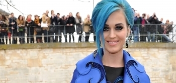 Katy, Mavi Saçlarından Vazgeçemiyor