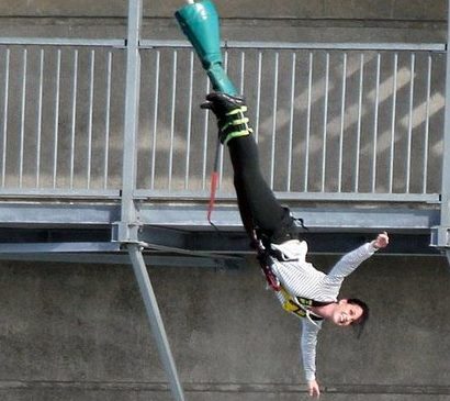 Katy Perry bungee jumping yaparsa…