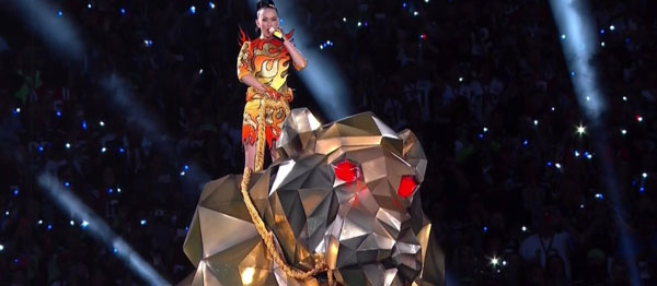Katy Perry'den Super Bowl'da Unutulmaz Şov! – İzleyenler nefesini tuttu