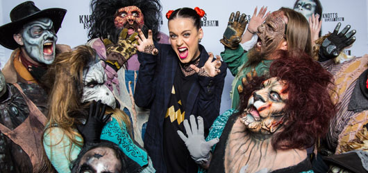 Katy Perry Knott’s Scary Farm'a Katıldı