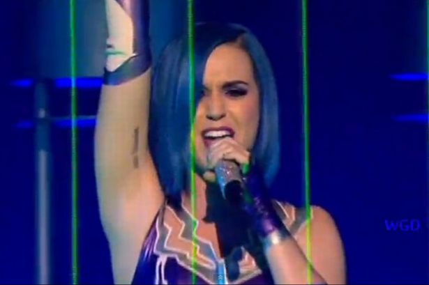 Katy Perry – Part Of Me ( Live )