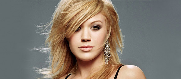 Kelly Clarkson, Elvis Duran Şov'a Katıldı