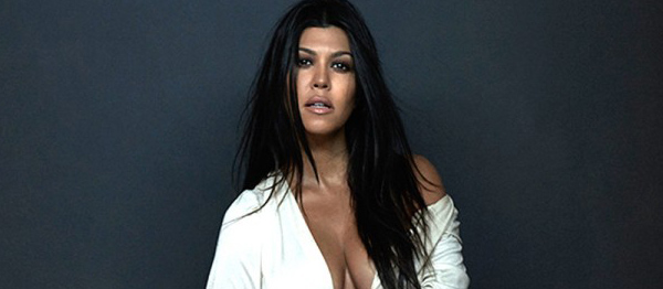 Kourtney Kardashian Çıplak Poz Verdi
