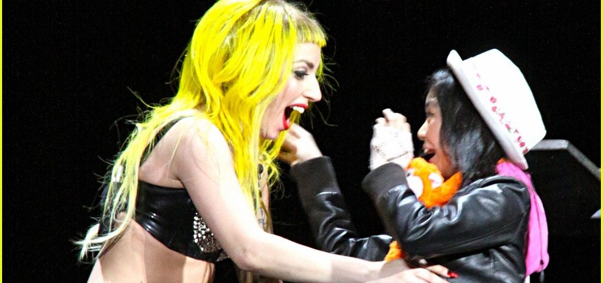 Lady Gaga'yı ağlatan performans!