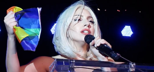 Lady Gaga Neden Marş Söyledi! – New York City'de verdiği konserde duygulu anlar yaşandı.