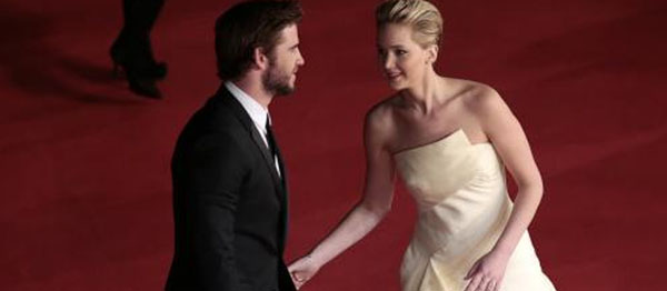 Liam Hemsworth'a Jennifer Lawrence ile Öpüşmesi Soruldu