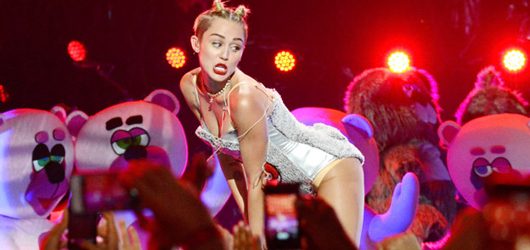 Eleştirilerden Bunalan Miley Cyrus Konuştu
