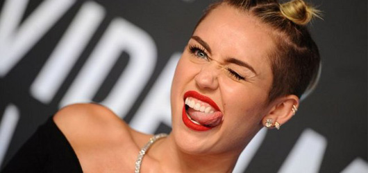 Miley Cyrus, Dil Polemiğine Açıklık Getirdi