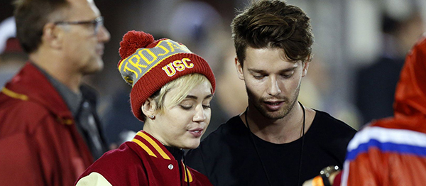 Miley Cyrus’a Bir Üzücü Haber de Baba'dan Geldi!