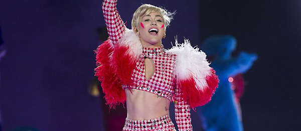 Miley Cyrus'dan Konser DVD'si! – Miley Cyrus, "Bangerz" turnesinin DVD'sini yayınlıyor.
