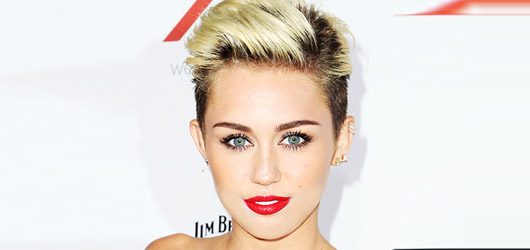 Miley Cyrus Ders Konusu Oluyor