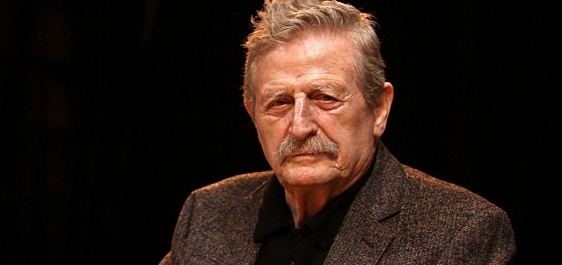 Müşfik Kenter Vefat Etti