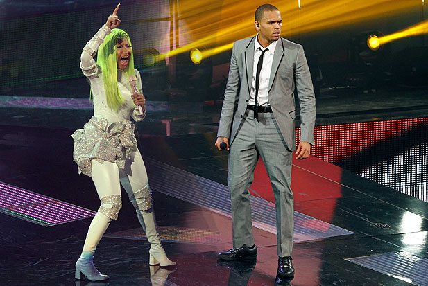 Nicki Minaj – Right By My Side (ft. Chris Brown)