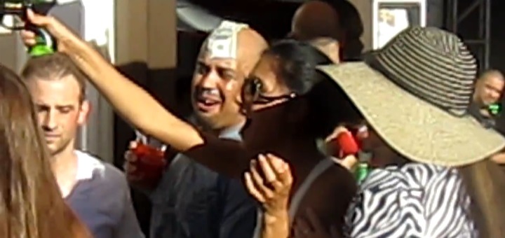 Nicole Fena Dağıttı – Sarhoş Nicole yerlerde yuvarlandı