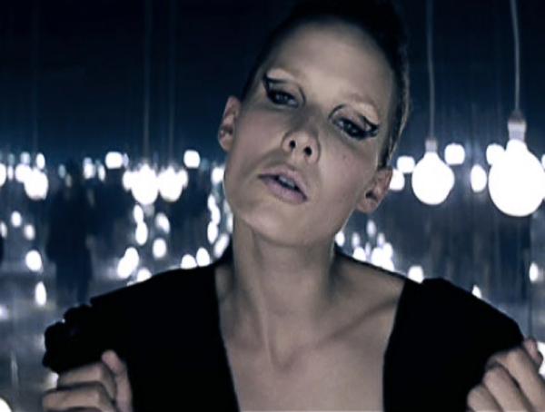 Oh Land – Sun Of A Gun