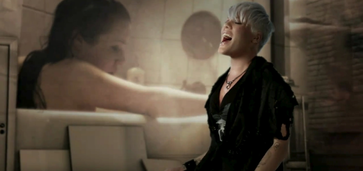 Yeni klibi ortalığı karıştırdı!