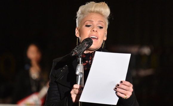 Pink – Girl On Fire (Cover)