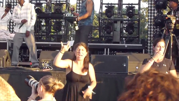 Rap Konseri – İşaret diliyle işitme engellilere iletiyor