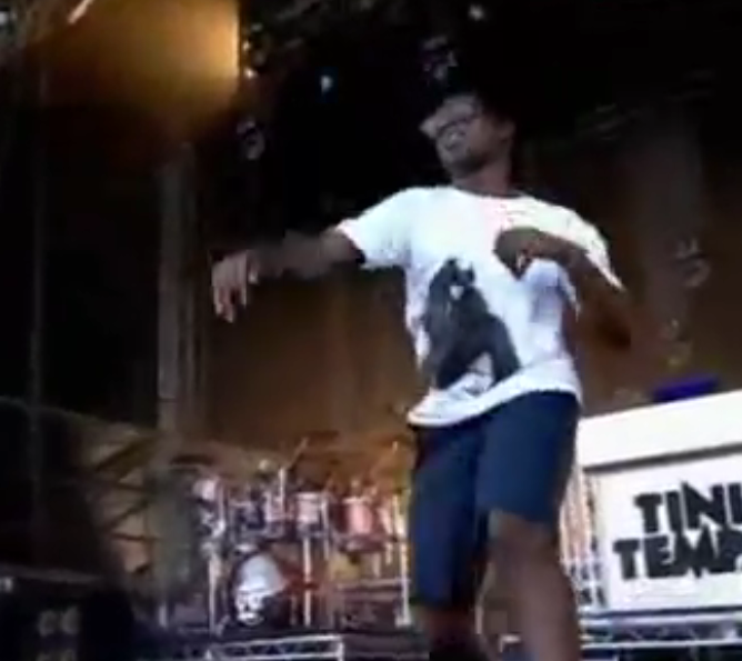 Tinie Tempah – Wonderman (V Festival 2011 live performance)