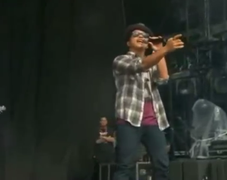 Bruno Mars – The Lazy Song (V Festival live performance)