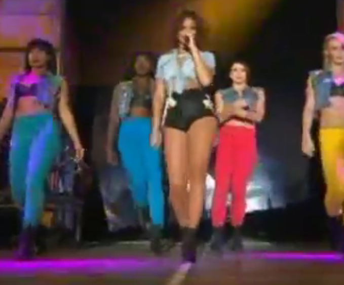 Rihanna – What's My Name (V Festival 2011 live performance)