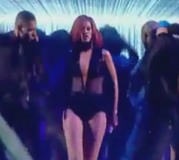 Rihanna-Live – Brit Awards 2011 performance