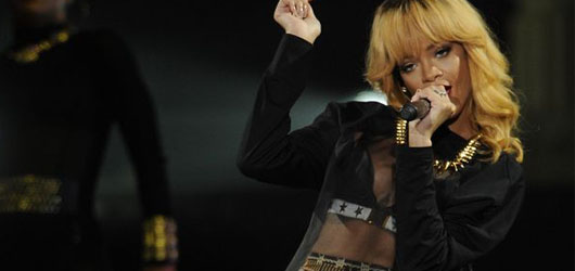 Rihanna Hayranlarını Kızdırmaya Başladı
