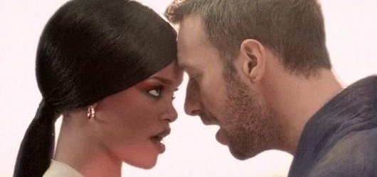 Rihanna ve Chris Martin Başbaşa Görüntülendi