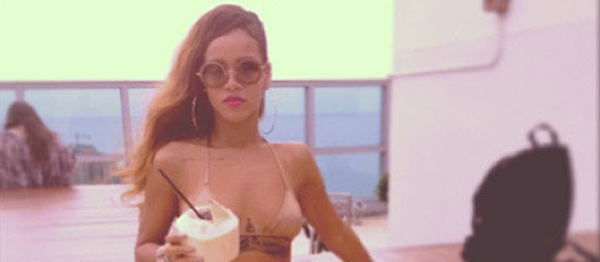 Rihanna'nın Noel Selfie'si