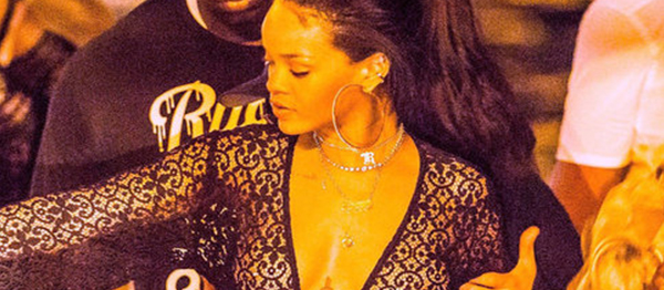 Rihanna, St. Barts Adasında Partiye Giderken Görüntülendi