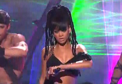 Rihanna – Where Have You Been (live performance @American Idol)