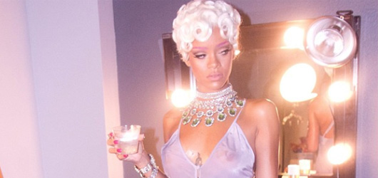 Rihanna'nın Pour It Up Klibi Nasıl Yapıldı İzleyin ! – Beyaz saçlı ve pembe kaşlı