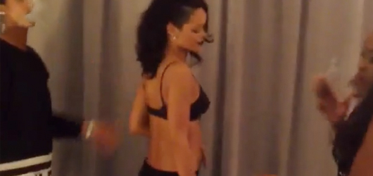 Rihanna'nın Zafer Dansı – Twerk yaparak kutladı