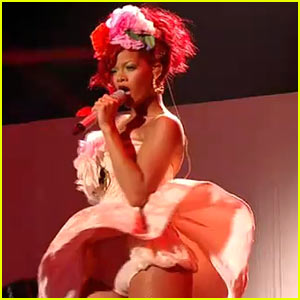Rihanna – We found love (x factor live performance 2011)
