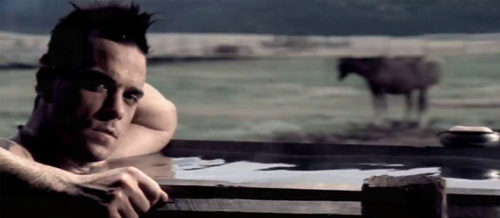 Robbie Williams – Feel