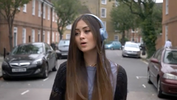 Robin Schulz – Sun Goes Down ft. Jasmine Thompson