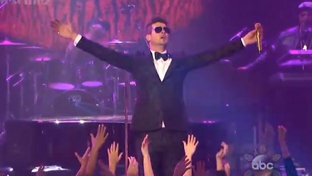 Robin Thicke – Blurred Lines – New Year's Rockin' Eve 14