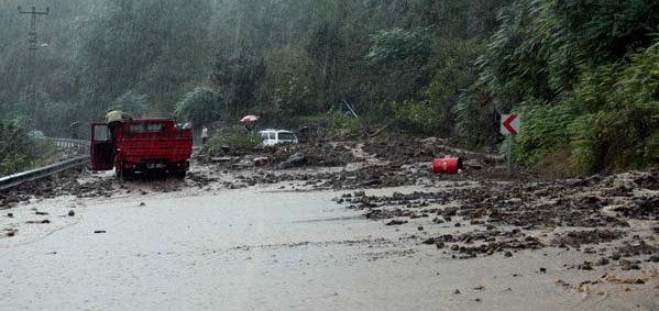 Trabzon'da Aşırı Yağış: 2 kayıp