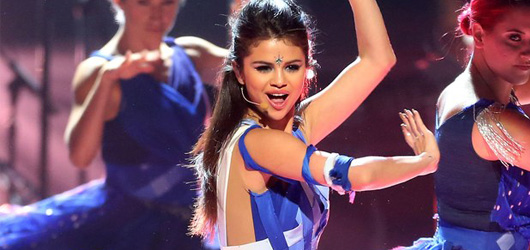 Selena Gomez ” Come & Get It ” Canlı Performans – 2013 Radyo Disney Muzik Ödülleri