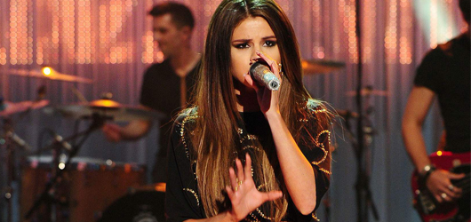 Selena Gomez The Graham Norton Show – Canlı performans sergiledi