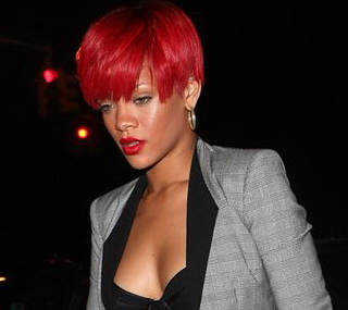 Rihanna Saçlarını Kırmızı Yapmasının Nedenini Açıkladı!