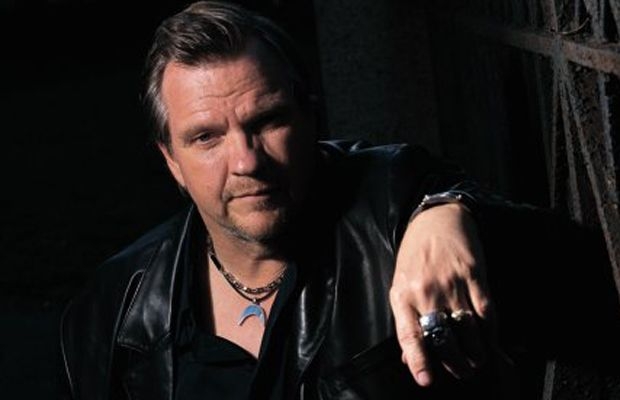 Meat Loaf Konserin Ortasında Yere Yığıldı!